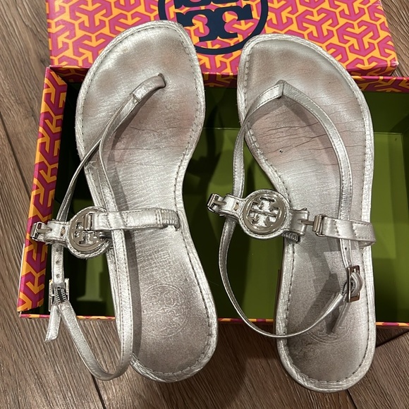 Tory Burch Ali Sandal in Metallic - Picture 3 of 4